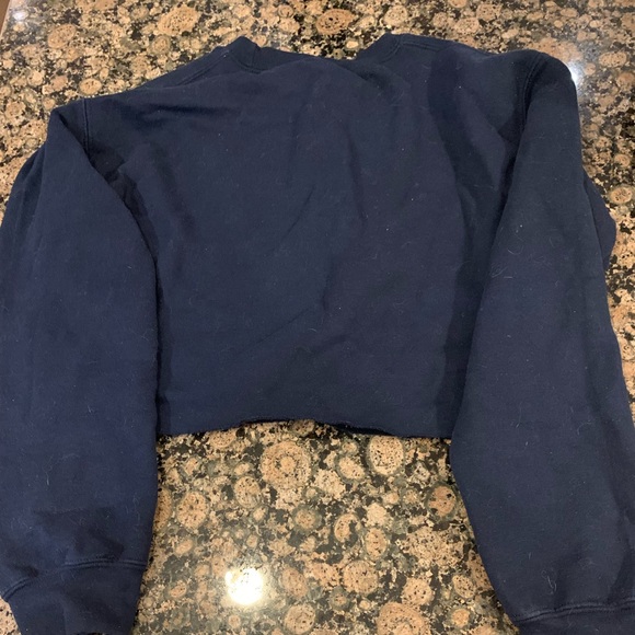 Queens University blue sweatshirt cropped women size small - Picture 2 of 3